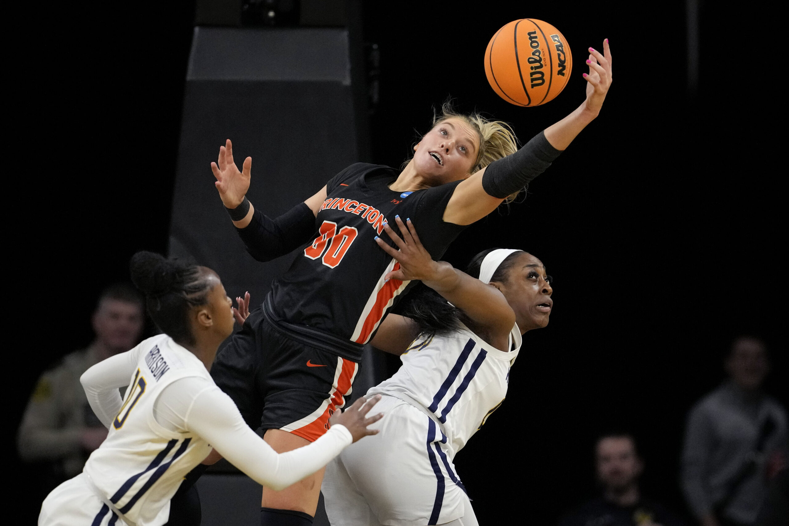 J.J. Quinerly takes over in second half to lead WVU past Princeton in first round of NCAA tournament